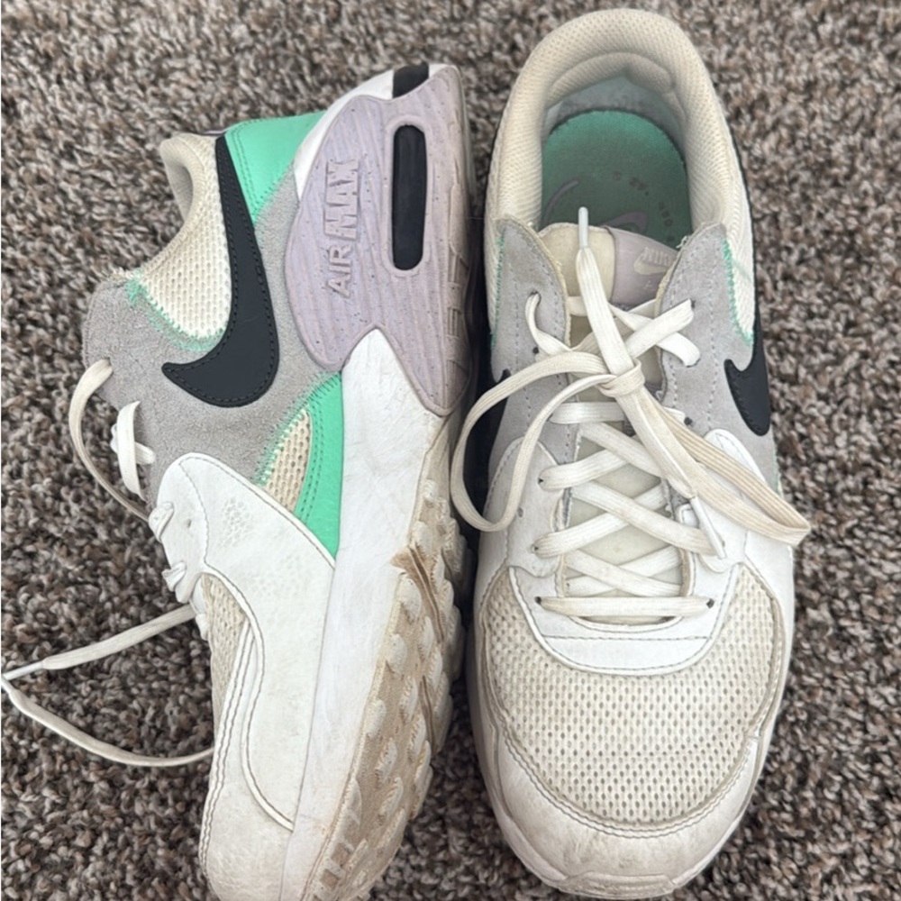 Nike Sneakers in Cream and Mint